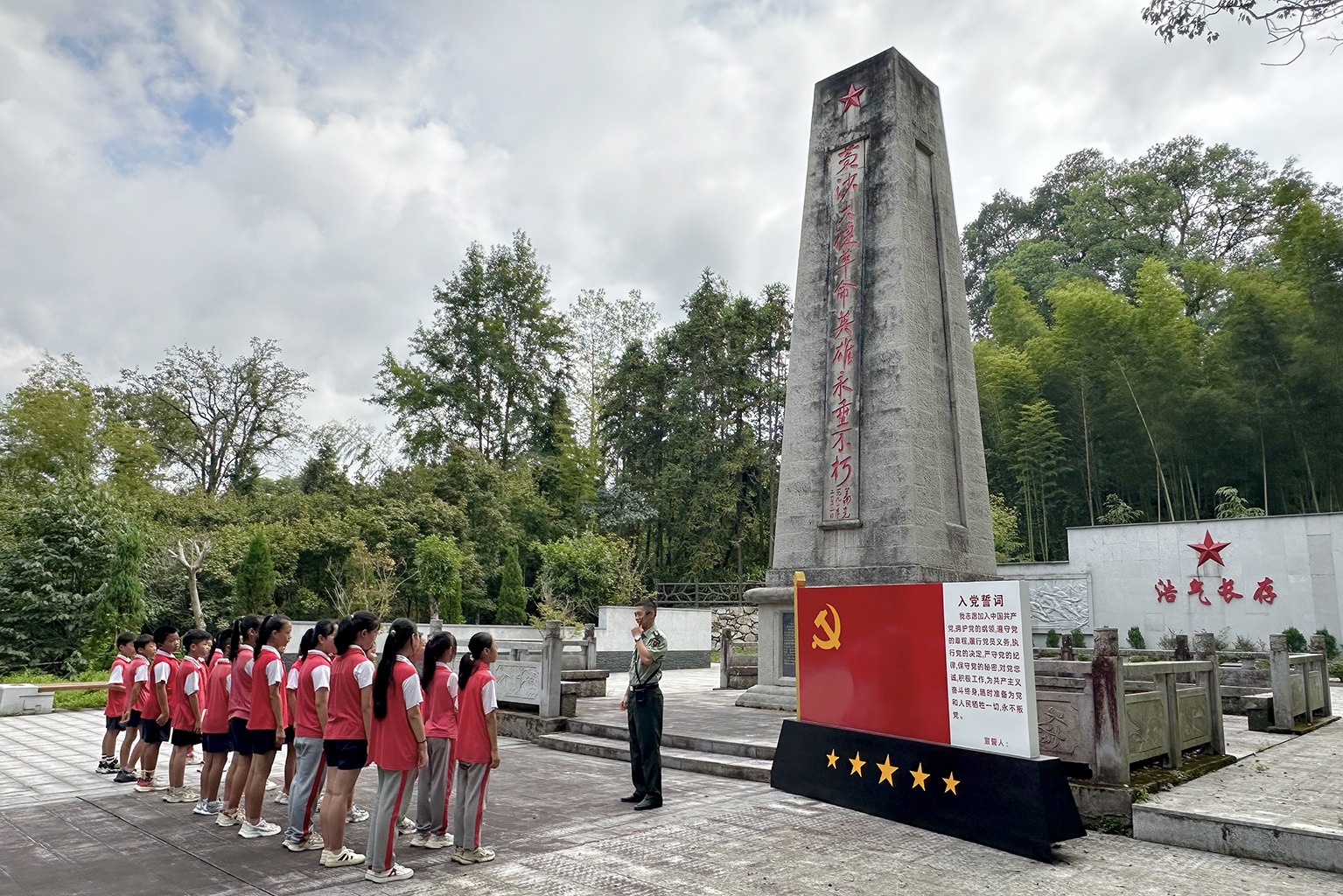 江西宜豐：國防教育入童心